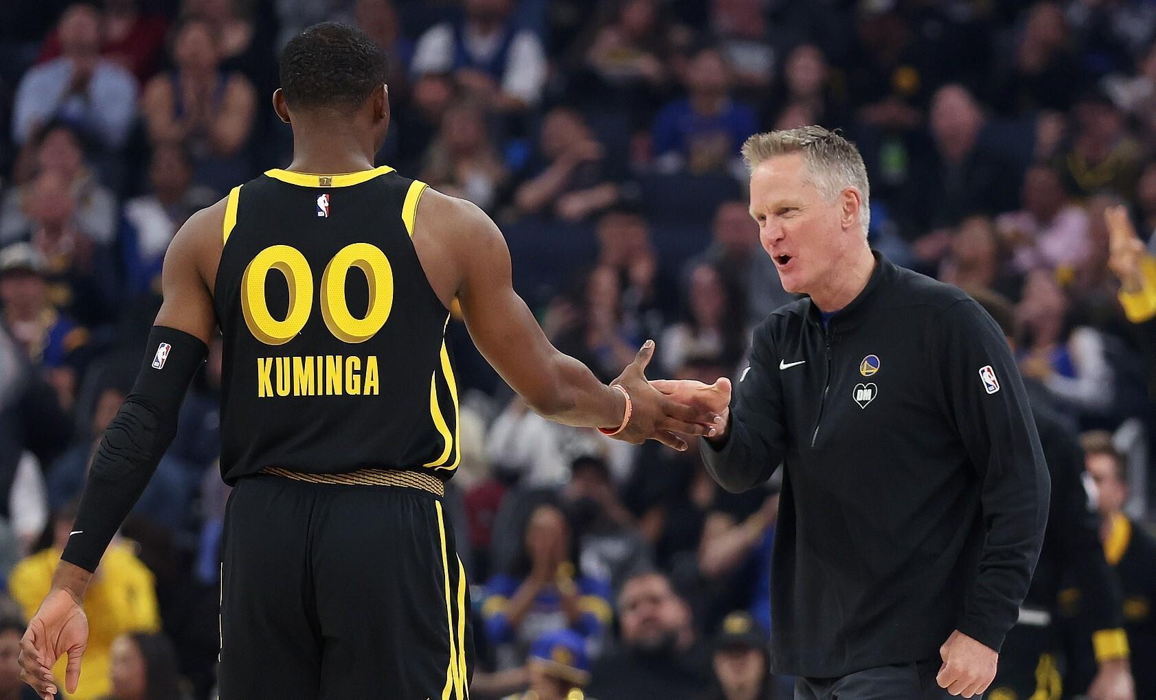 库里陷入低谷,引发争议连败,绝杀战胜球队命运悬念! 库里陷入低谷,引发争议连败,绝杀战胜球队命运悬念!