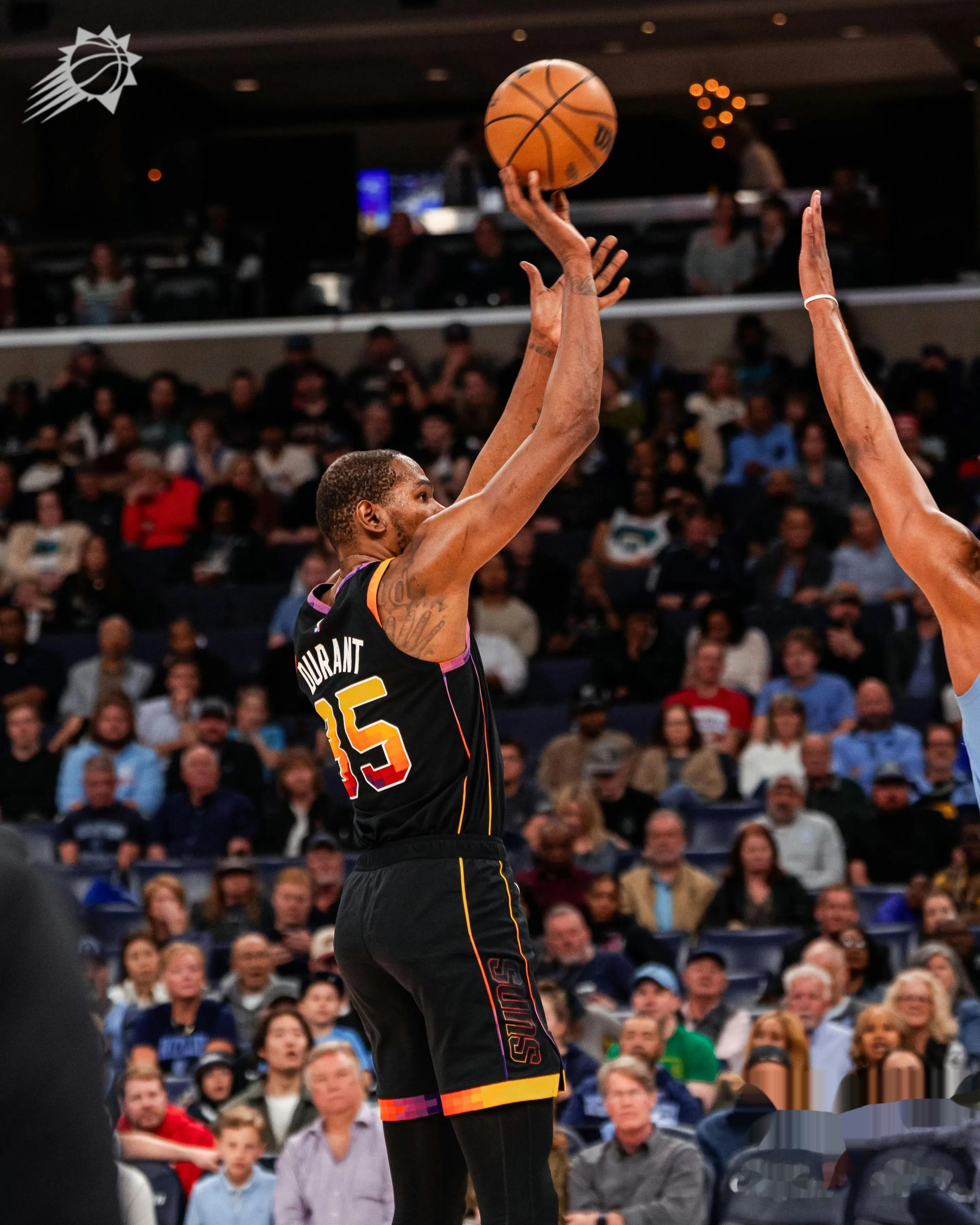 关于杜兰特在曼联比赛中精彩发挥，挺进下一轮引发热议！的信息