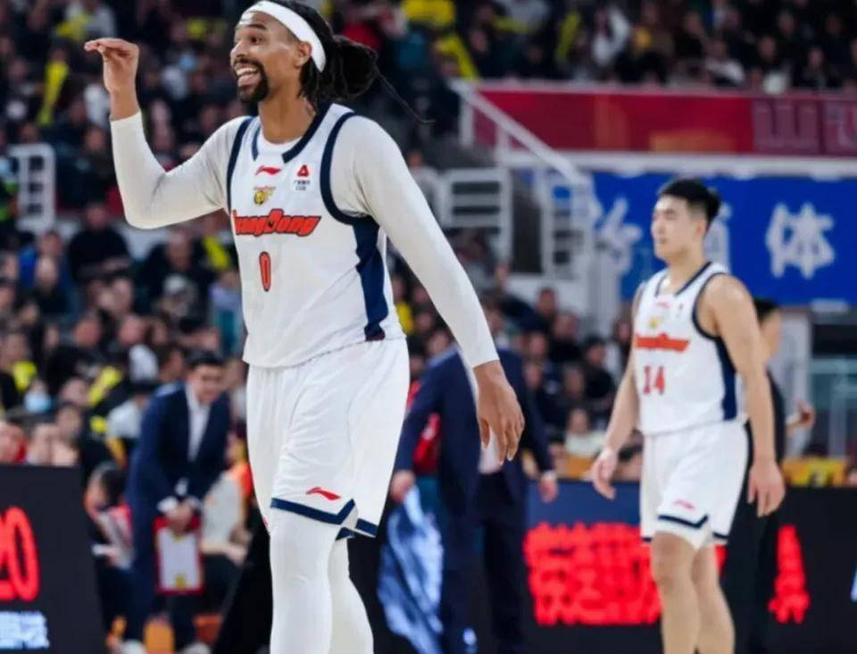 迈阿密热火常规赛险胜广东男篮,辛纳砍下2记关键球,全场沸腾(火箭vs热火全场回放) 迈阿密热火常规赛险胜广东男篮,辛纳砍下2记关键球,全场沸腾(火箭vs热火全场回放)